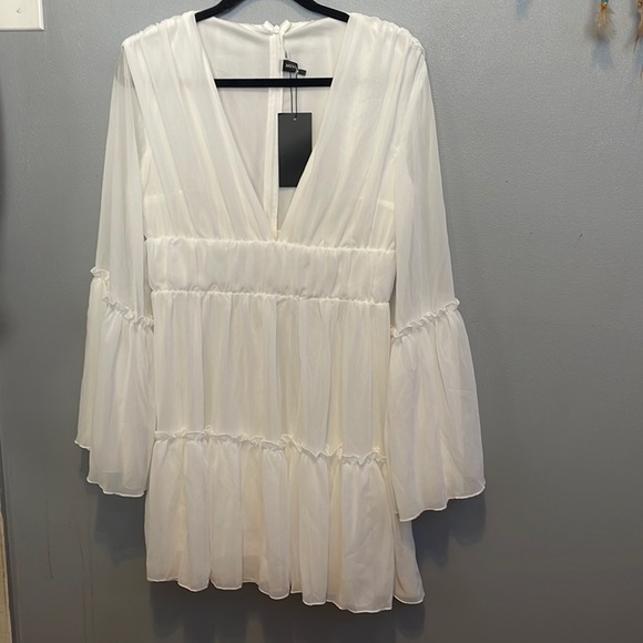 White Flowy arm Dress - Picture 10 of 10